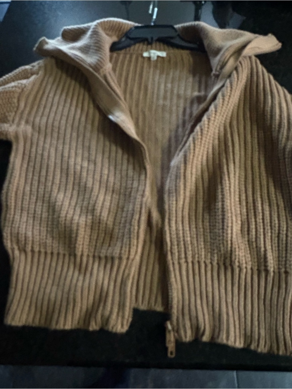 Easel zipper sweater